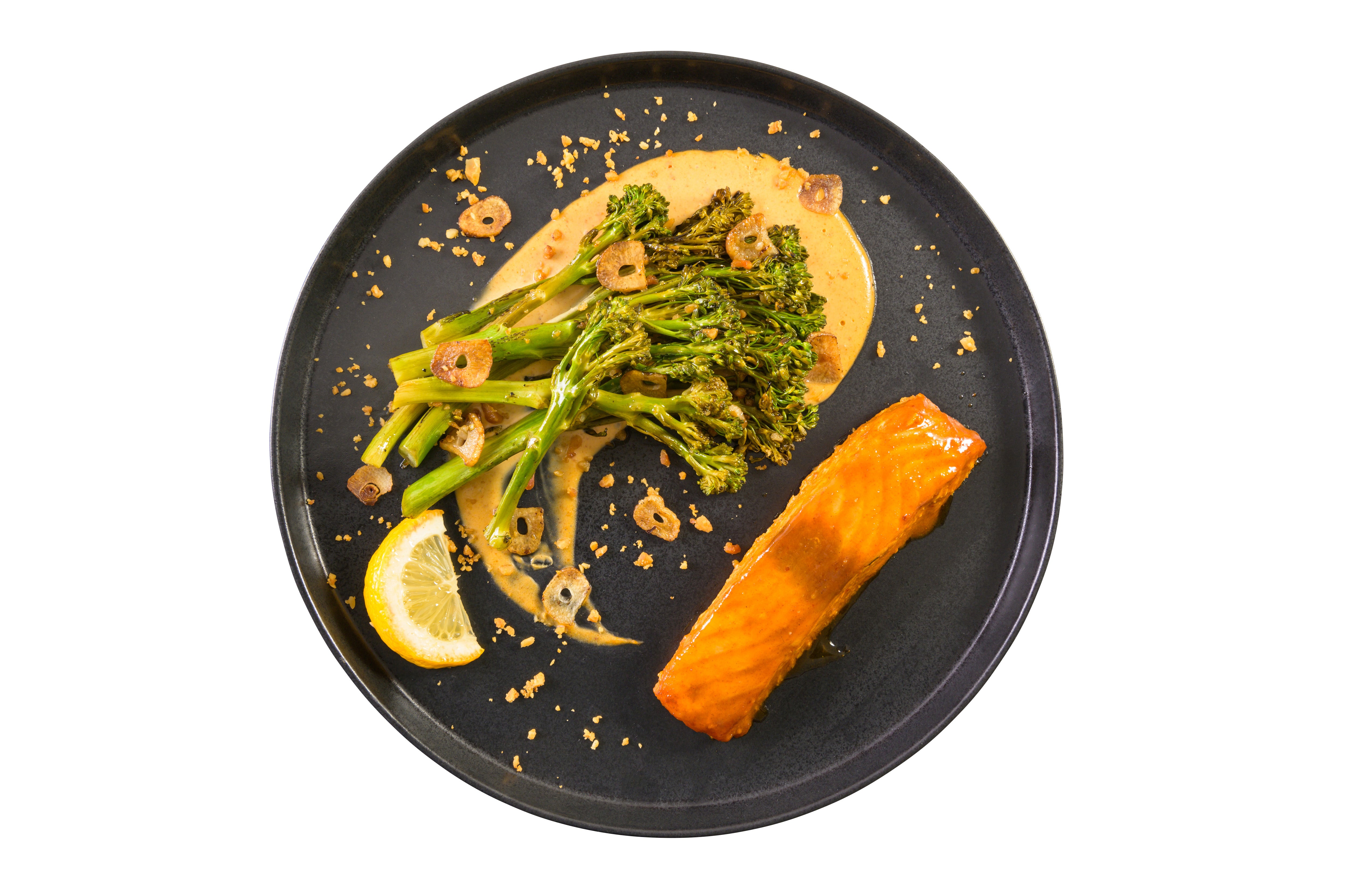 Marinierter Ofenlachs mit geröstetem Zitronen-Brokkoli auf spiced Crèm ...