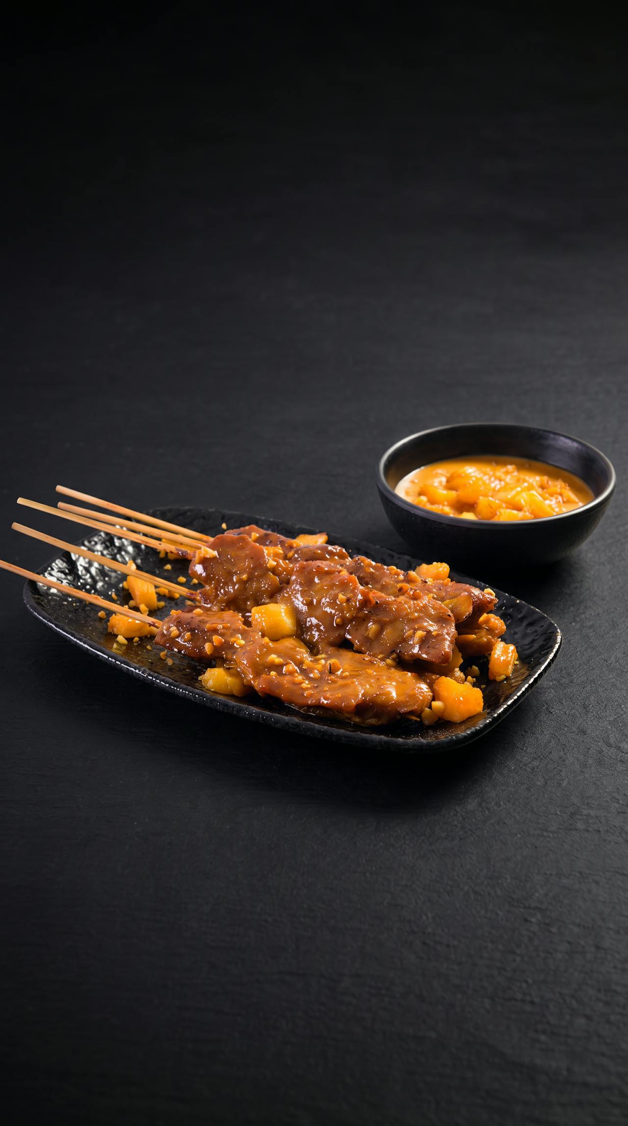 Hühnchen Saté Spieße mit Ananas-Erdnusssauce – Kooray Rezept mit Bio Thai Curry