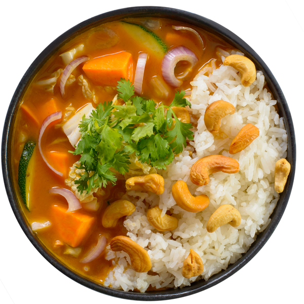 Bio Massaman Thai Curry von Kooray von oben, mit Süßkartoffel, Cashews und Reis